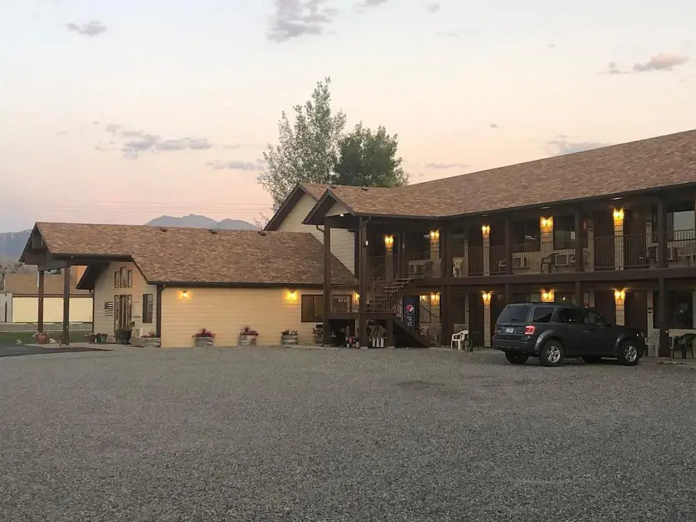 Fan Mountain Inn