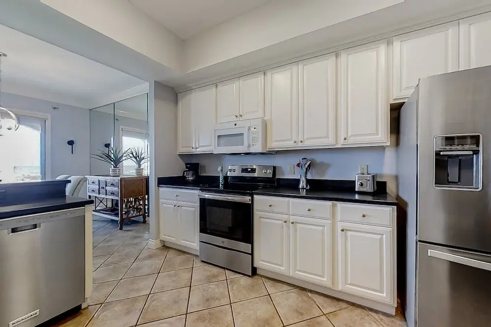 Oceanfront, Gated Community Townhome With Private W/d, Beach & Pool Access