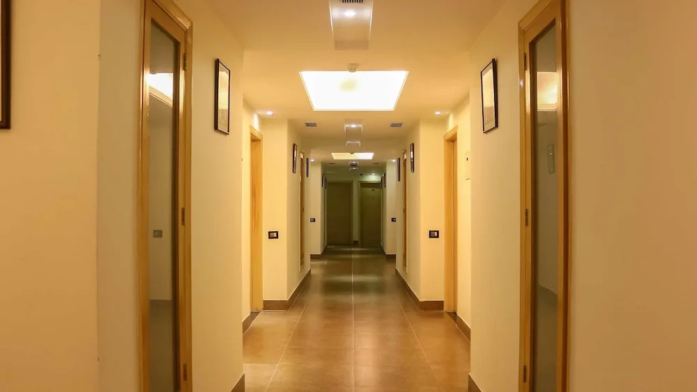 Dee Marks Airport Hotel & Resorts