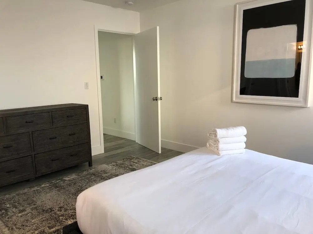Brand NEW Luxury Spacious 3bdr Townhome Close to 3rd St