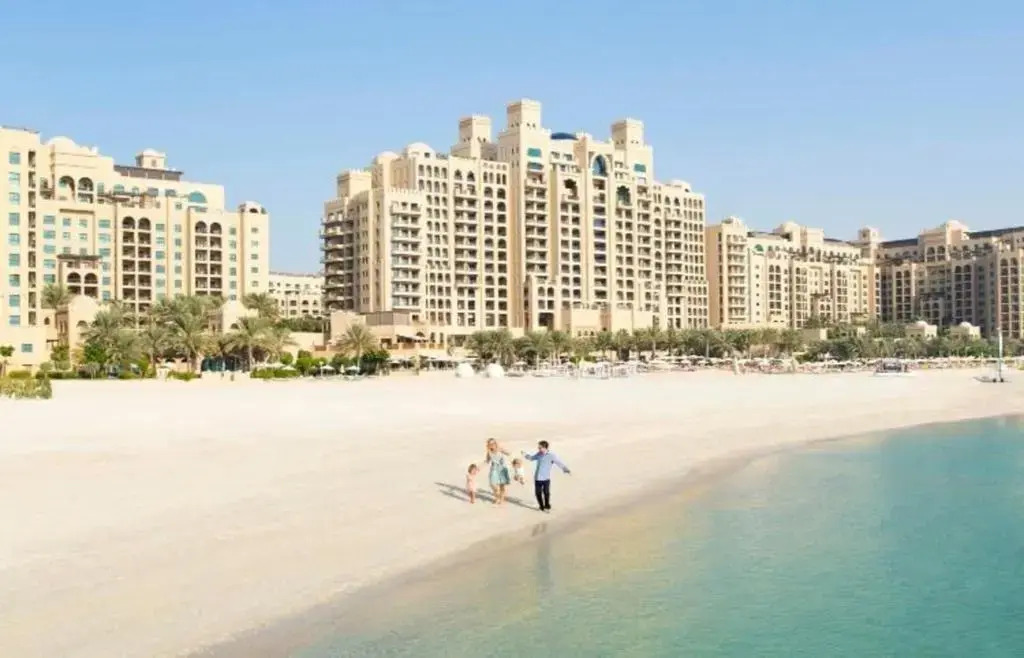 Luxurious 3BR Townhouse with Maid's & Private Pool in Palm Jumeirah