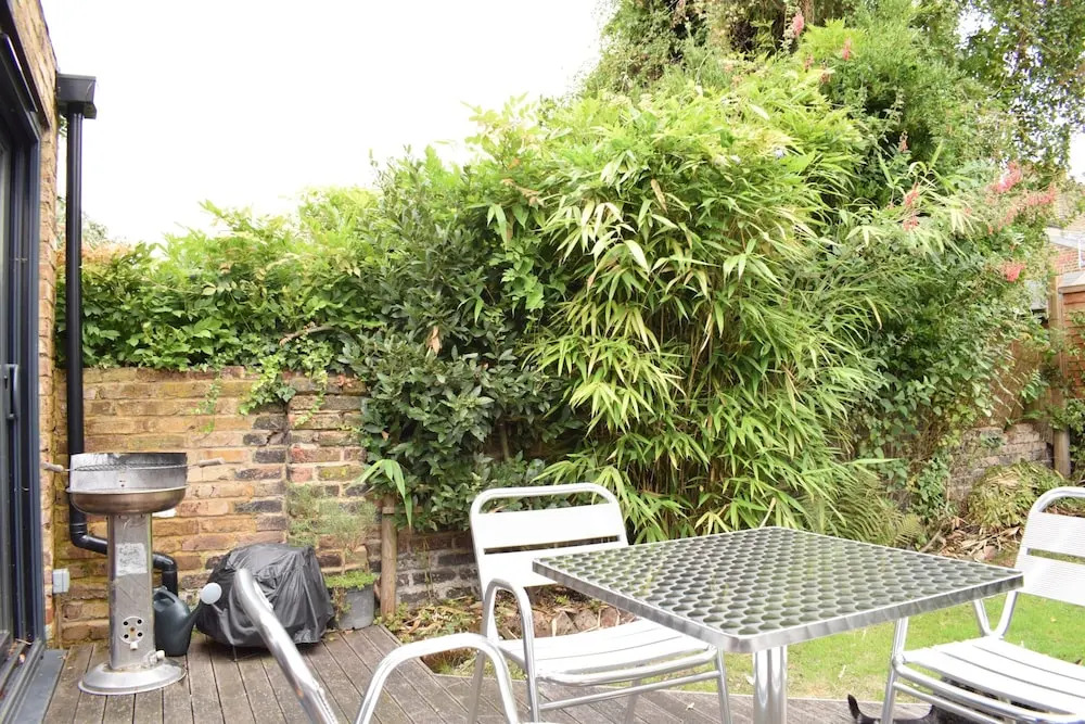 2 Bedroom Flat in Brockley With Garden