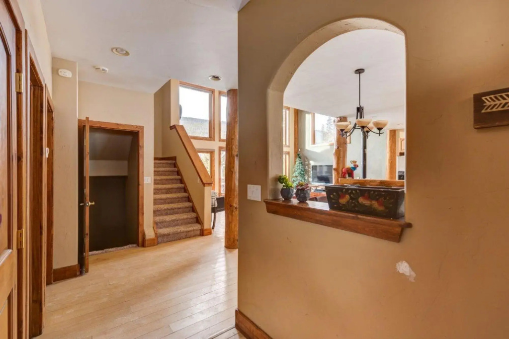 400 Whispering Pines