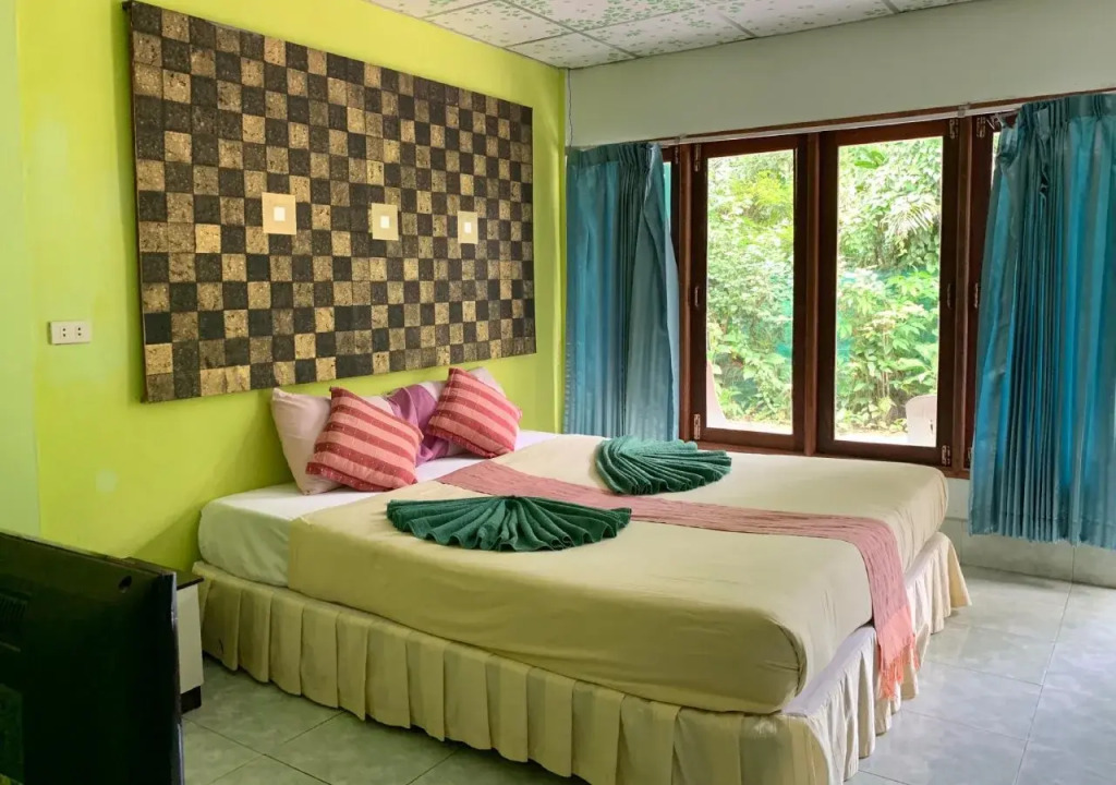 Pakmeng Beach Resort