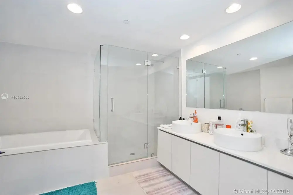 Incredible Bay View 3 Bed Private Floor Apt 1101 BW Resort Miami FL