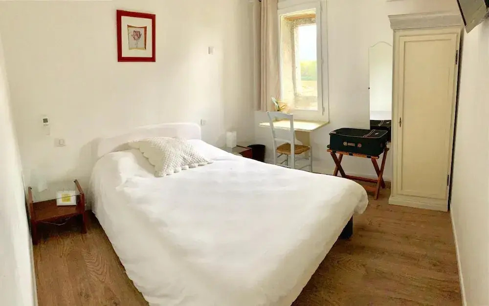 Logis Hotel Restaurant L Auberge Cigaloise