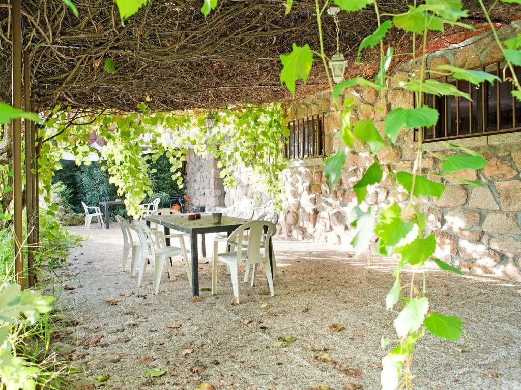 Tranquil Garden Hideaway