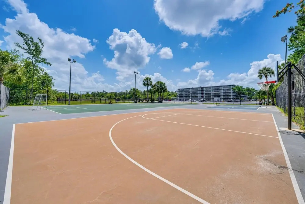 3 Mi to Disney World: Modern Studio