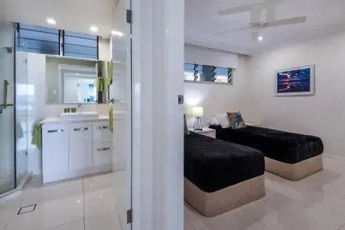 Frangipani Apartments on Hamilton Island by HIHA