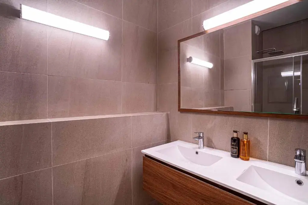 135 - Urban Five Star Apartment in Center of Paris