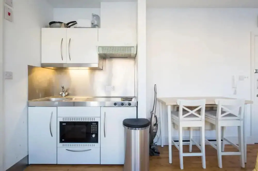 Bright Ensuite Studio Apartment in West Kensington
