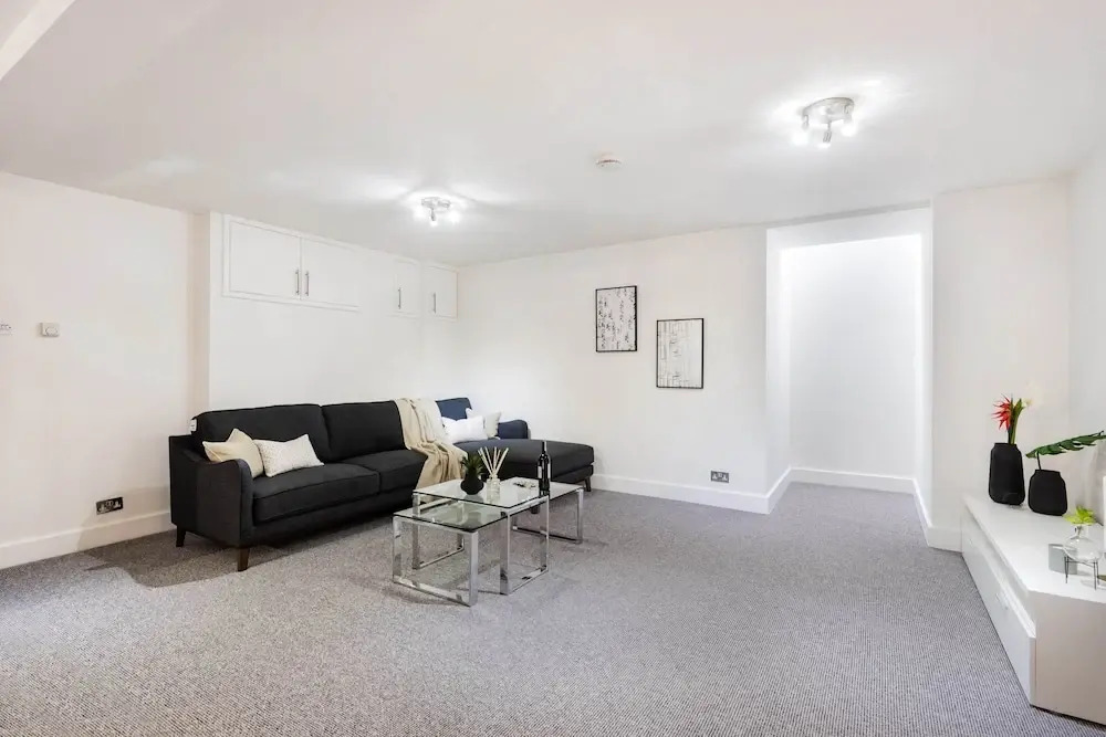 Modern Kensal Green Apartment