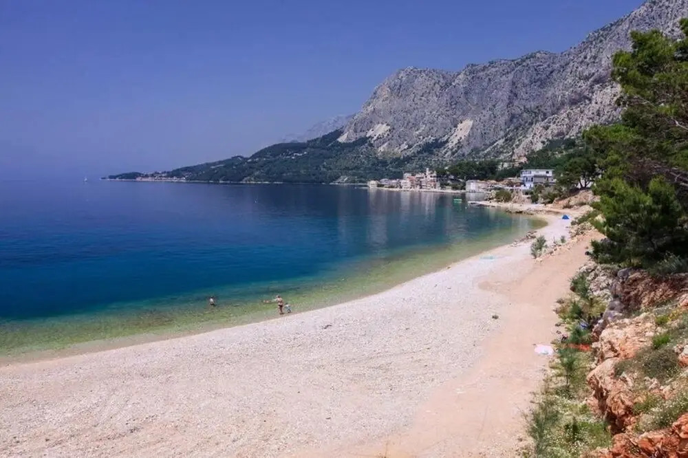 Ivi - 100 m From Pebble Beach - A5