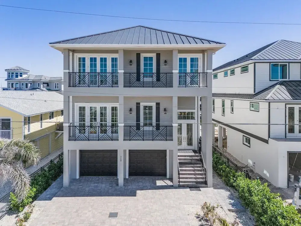 260 Coastal Luxe Retreat: 5bd/4.5ba, Pool & Spa, Water Views 5 Bedroom Home