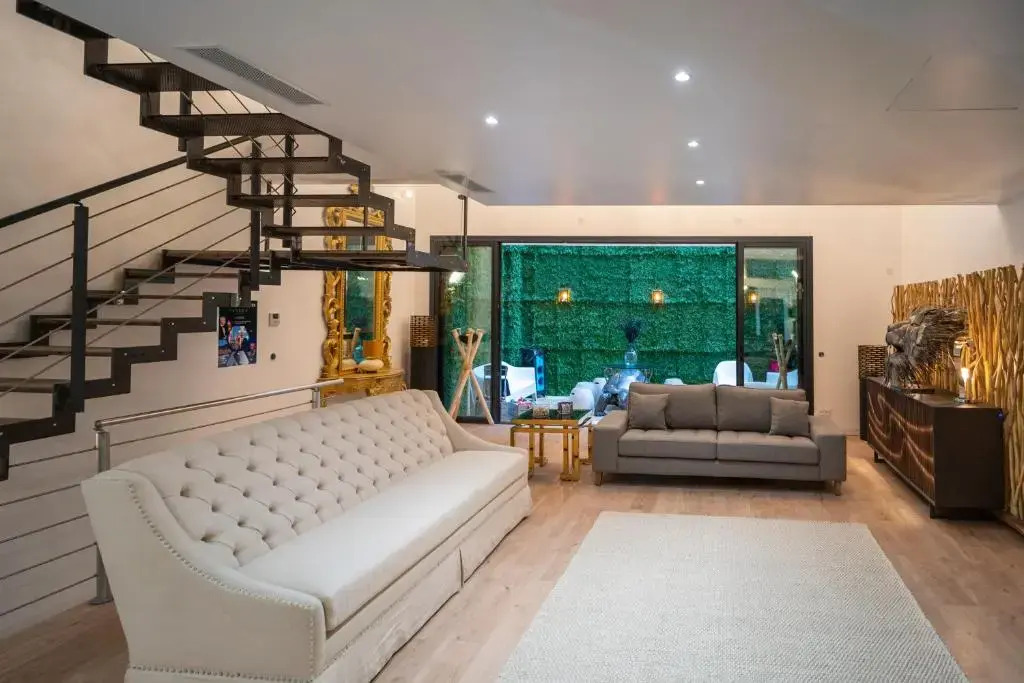 Venue C , Luxury 6 Bedroom Mansion