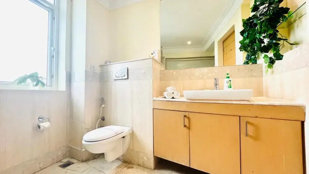BluO 3BHK - DLF Galleria | BathTub, Balcony