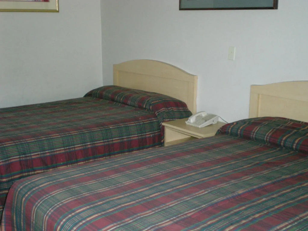 Crown Lodge Motel