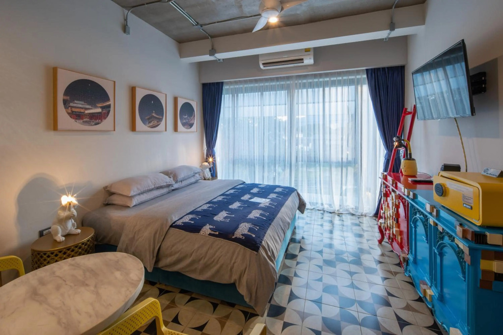 River Art Hotel