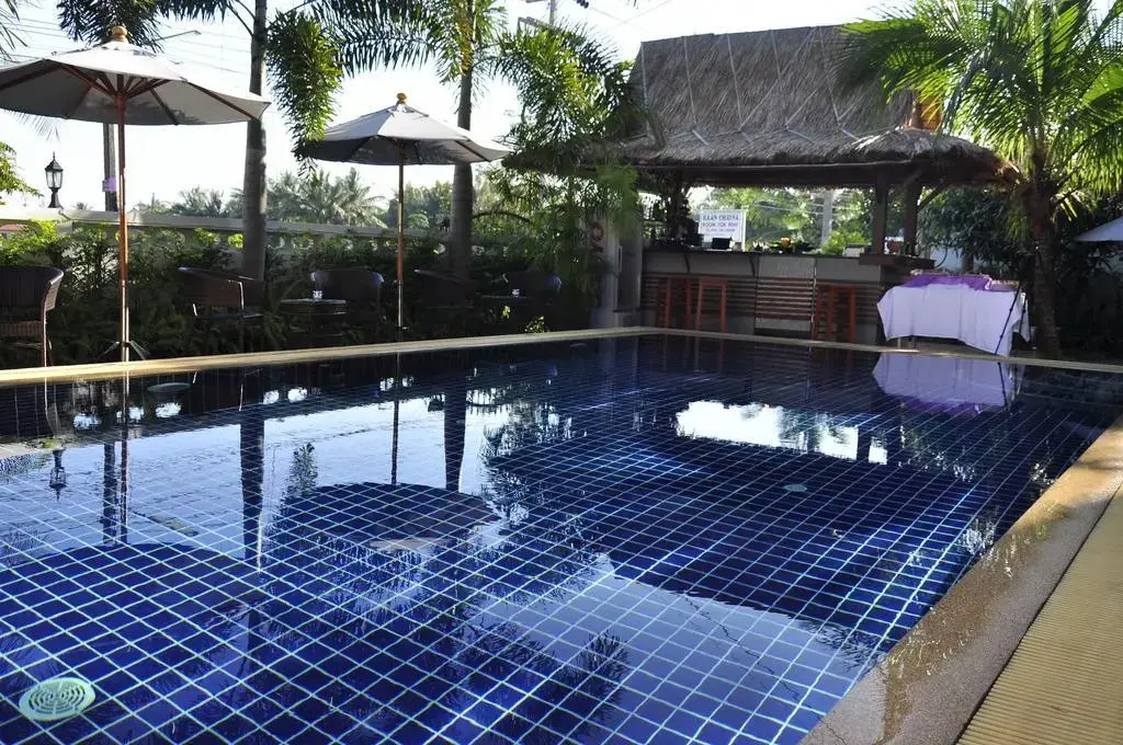 Baan Chayna Lounge Resort