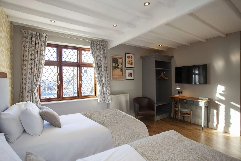 Woodborough Inn