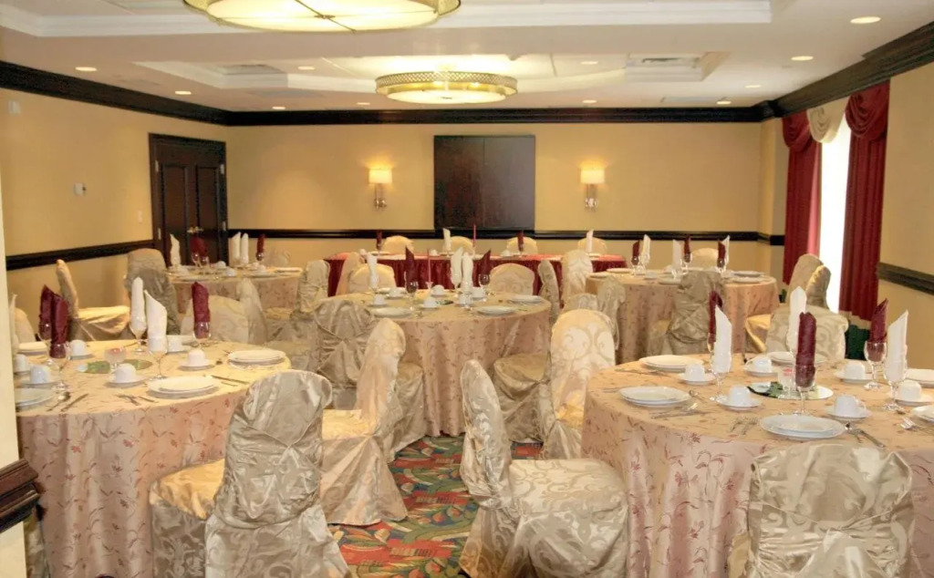 Hampton Inn & Suites by Hilton Toronto Airport
