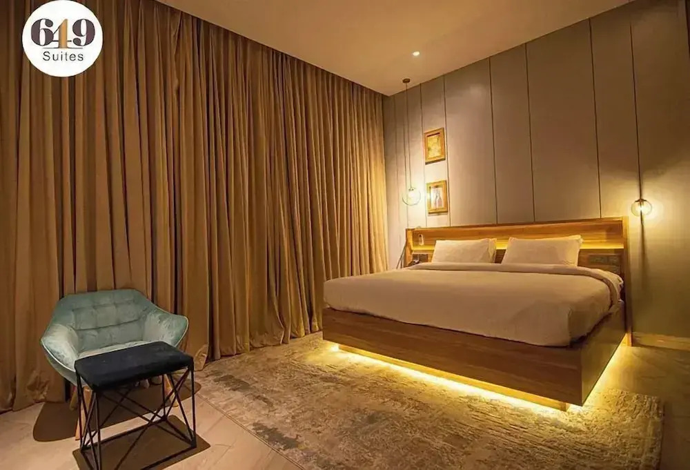 649 Suites