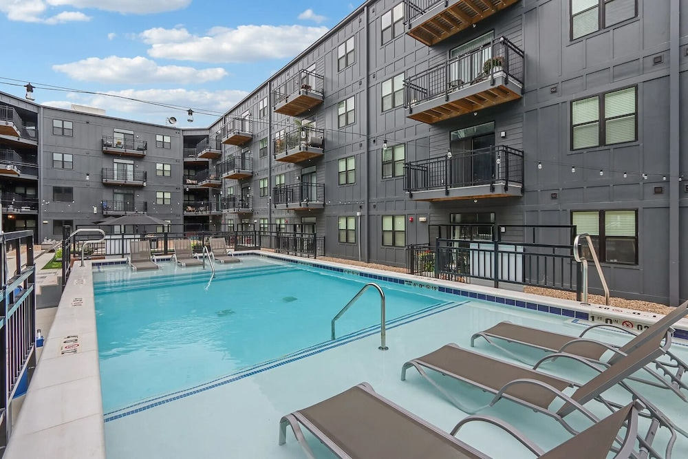 Landing Apartments near IU Health