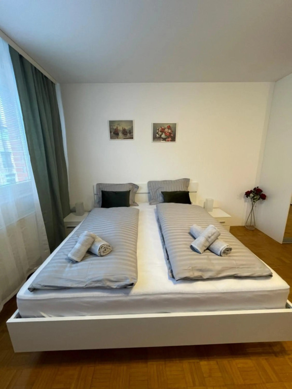Apartment Green - Grey