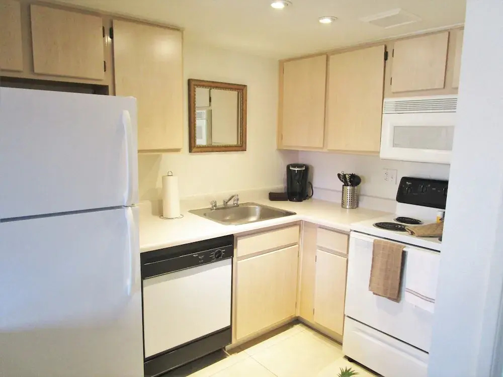 235 Fully Furnished 1BR Suite-Outdoor Pool! by RedAwning