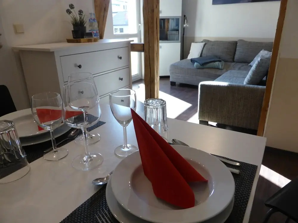 Ferienwohnung Friedrich Schiller, 2 Schlafzimmer, Balkon,kostenloses WiFi, nähe Zentrum