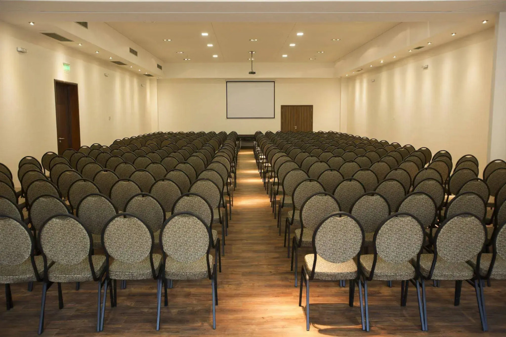Regency Way Montevideo Hotel