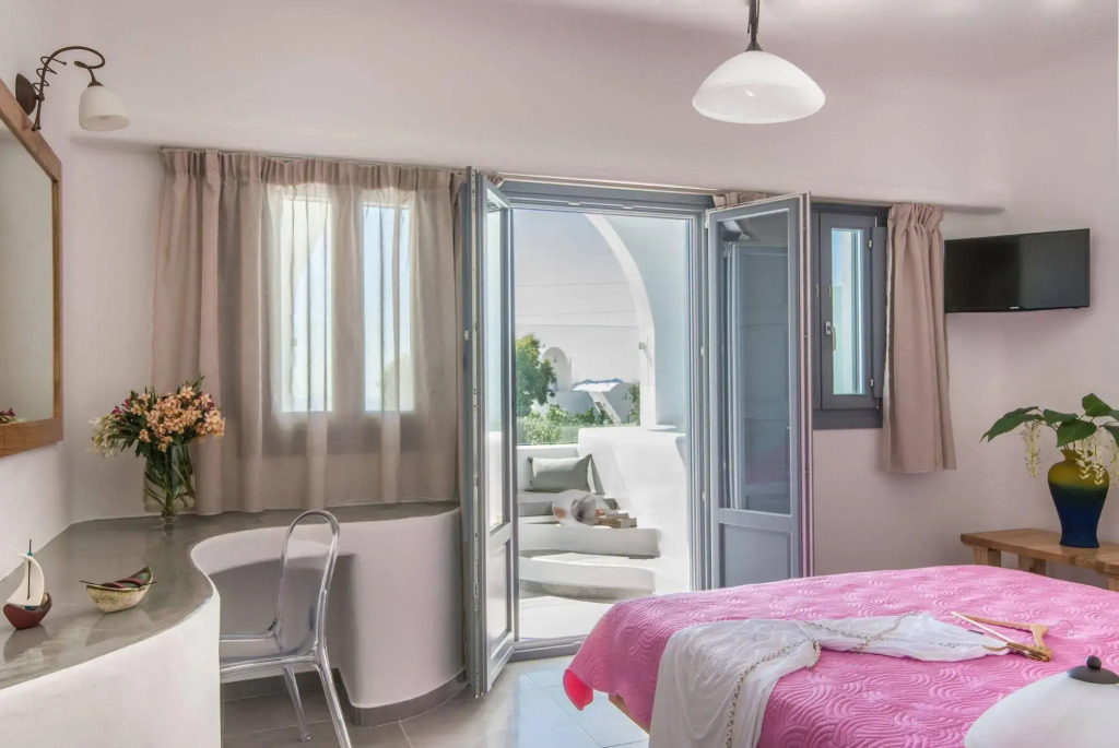 Aspronisi Luxury Villa with Caldera View