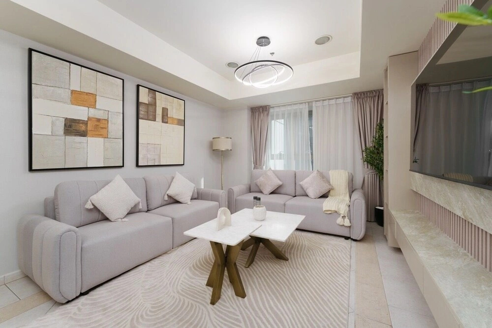 Large Flat with High Floor in Marina