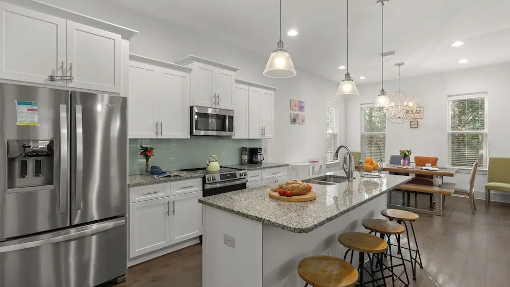 Sea Love by Avantstay Beach Home + Sleeps 16 Mins to Miramar Beach + Community Pool Group Stay