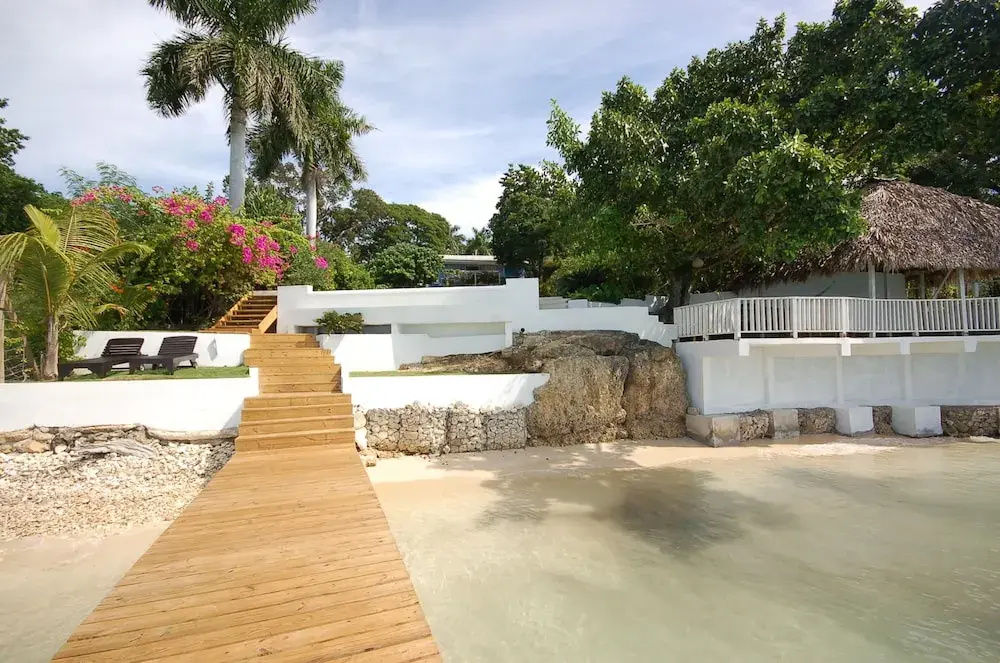 Culloden Cove, 5BR by Jamaican Treasures