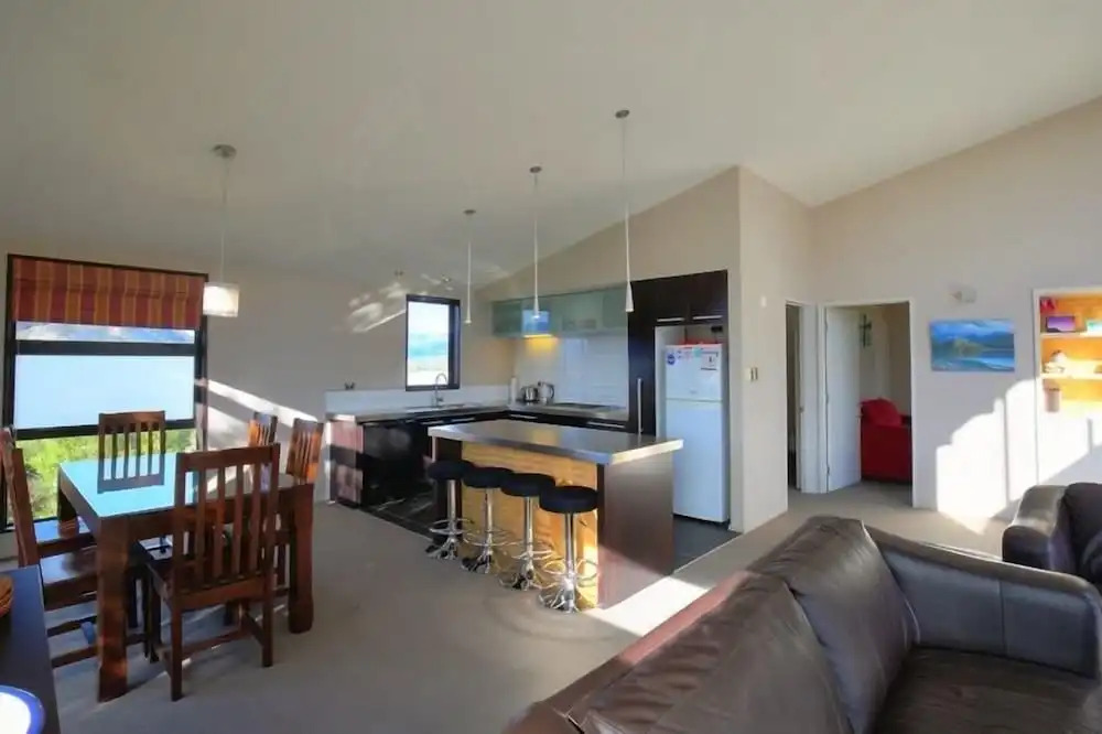 Anderson Heights | Spacious Stay with lake views