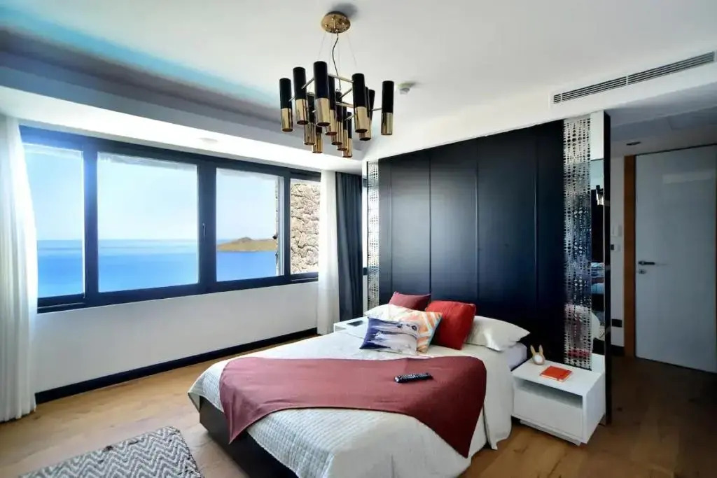 4 Bedroom Luxury Villa Located in Yalikavak With Marvelous Sea View Tranquilit