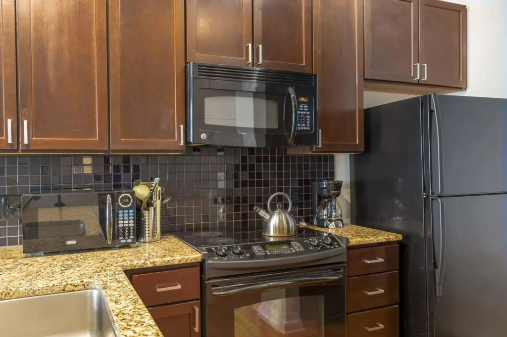 Apartment with Private Balcony, Wifi, Parking