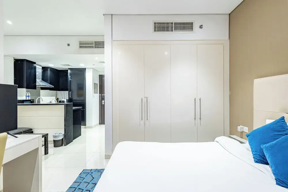 SuperHost - Chic Studio on the 16th Floor in Business Bay