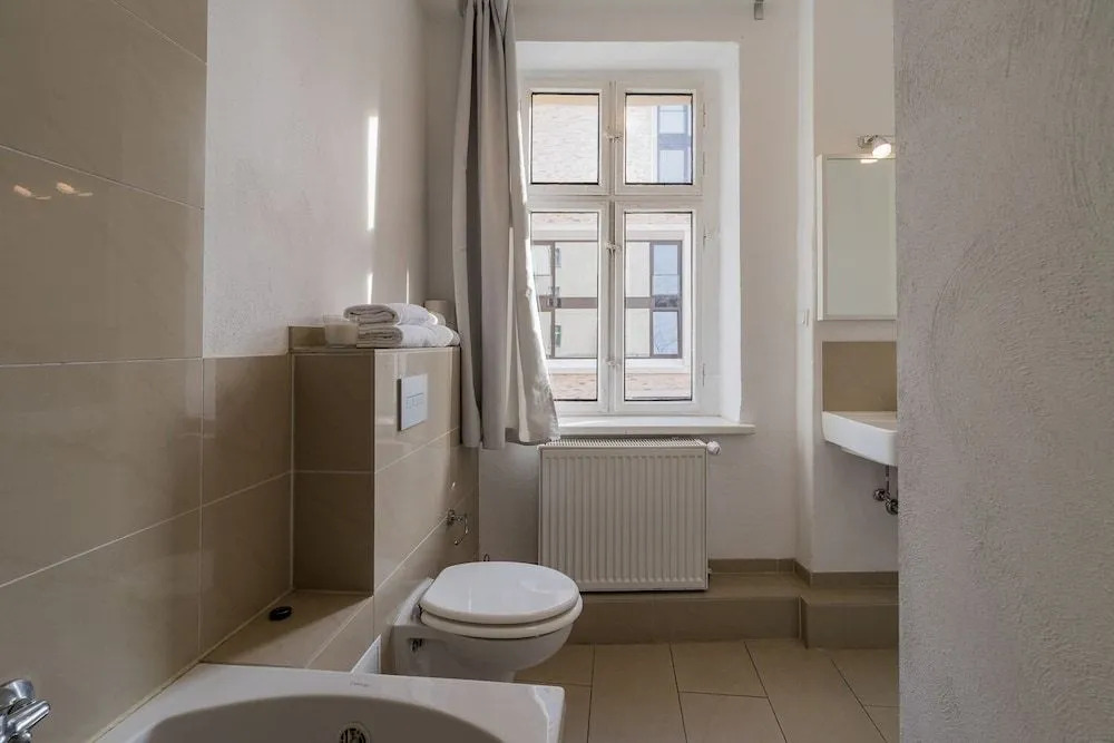 SUITE & APART