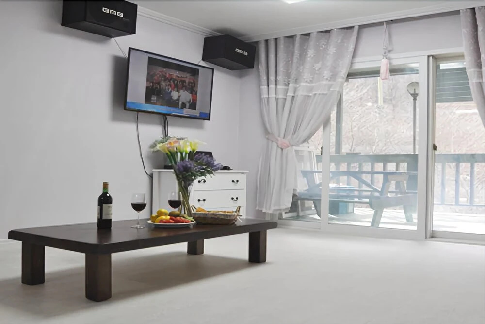 Baenaegol Audio Jeongwon Pension