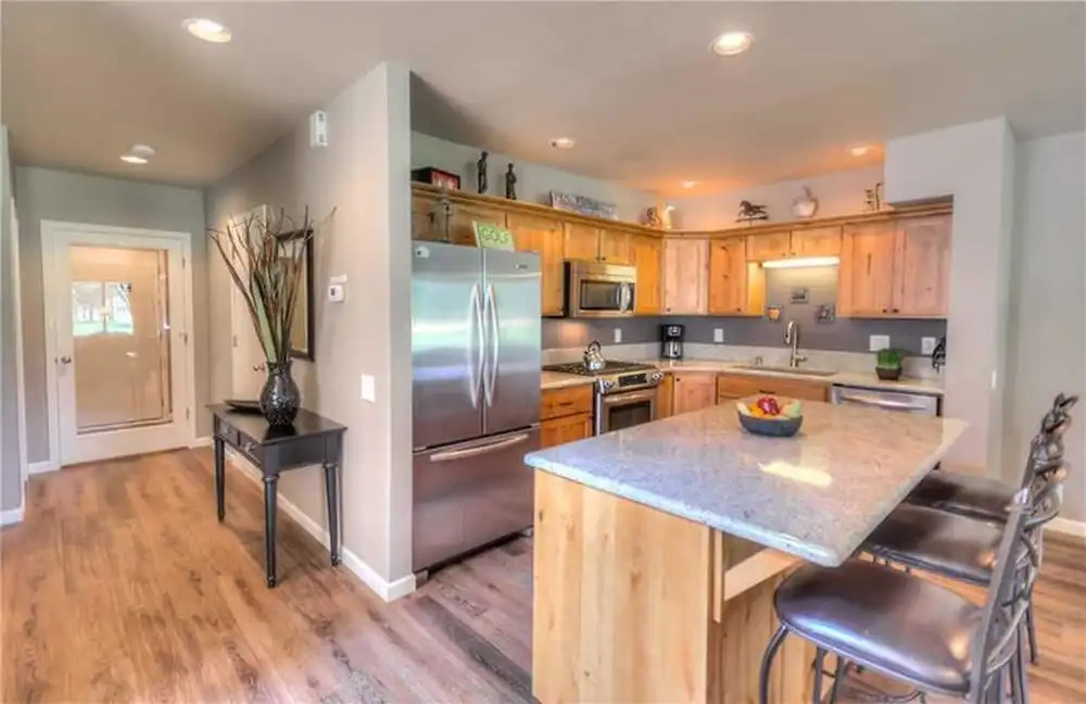 Eaglewood Condominium 16