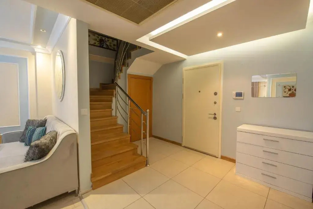 Three bedroom Duplex apartment with large terrace