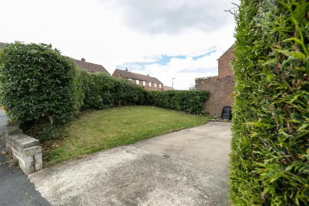 TAYLOR HOUSE contractors welcome OFF STREET parking for vans