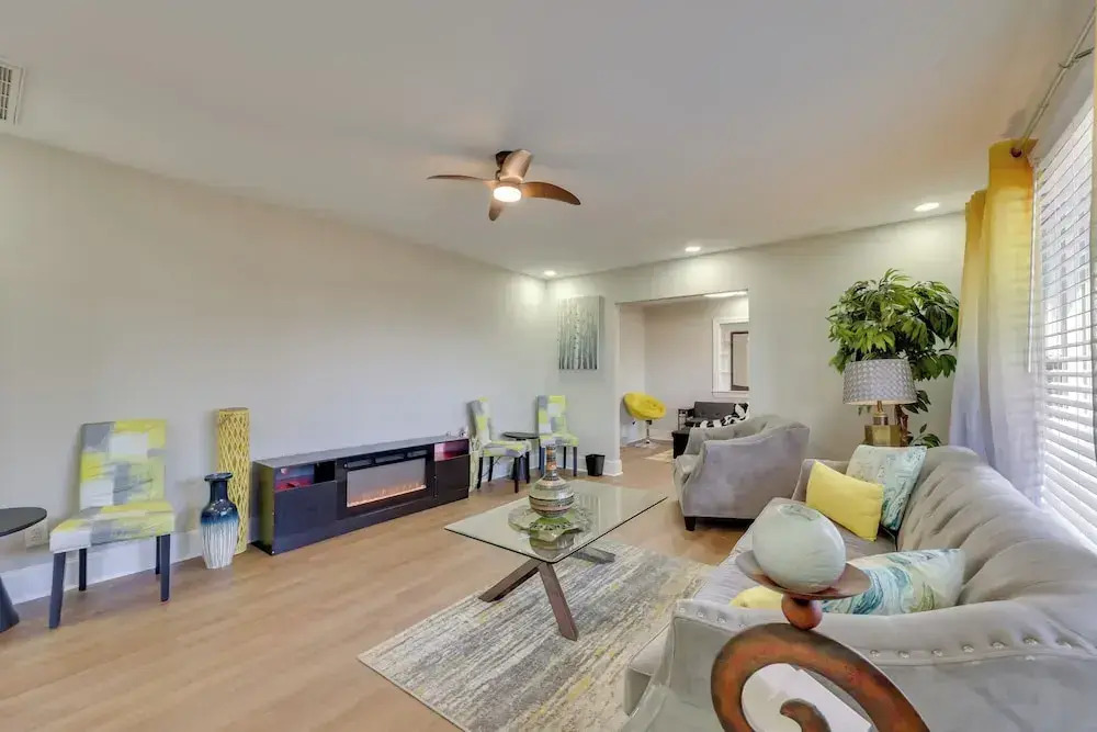 < 2 Mi to Ecu: Cozy Greenville Getaway w/ Porch!