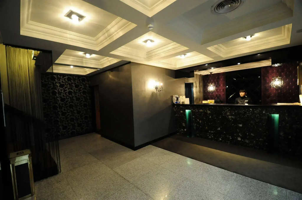 The Riverside Hotel Fashion