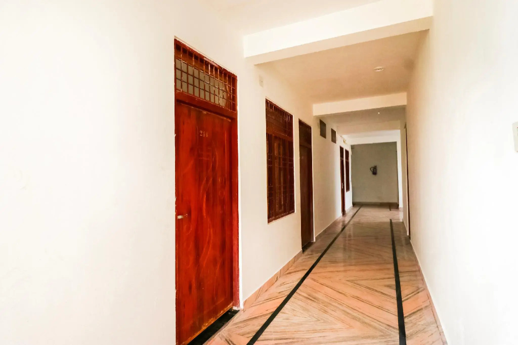 Hotel O by OYO Arpit Hotel Jhusi Railway Station