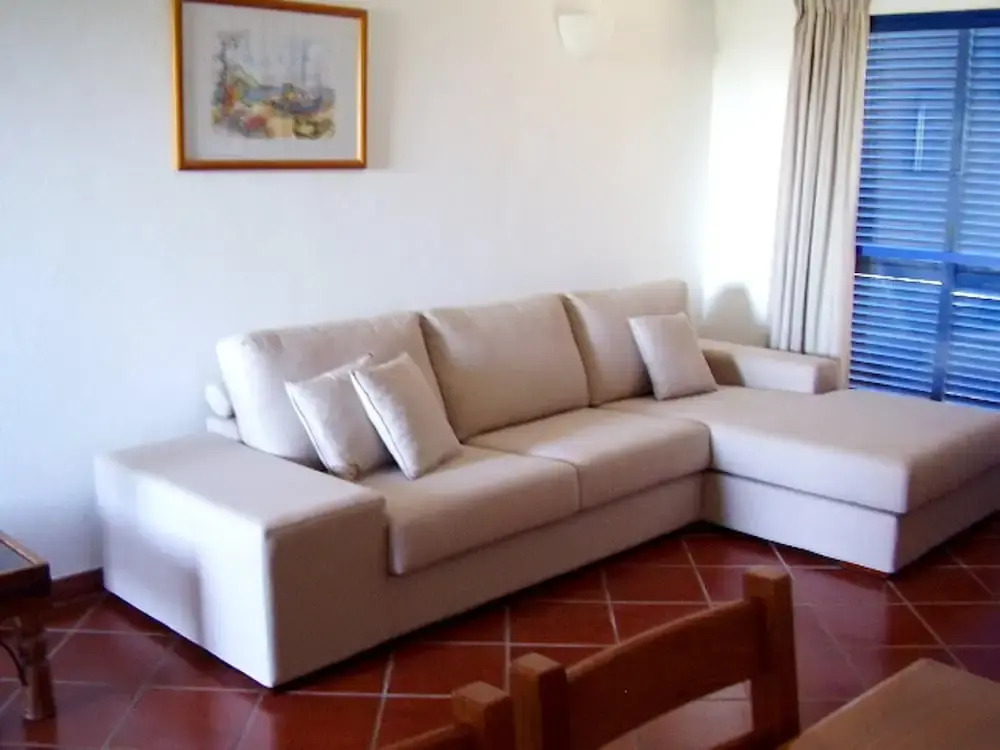 House With one Bedroom in Alvor, With Shared Pool, Furnished Terrace and Wifi Near the Beach