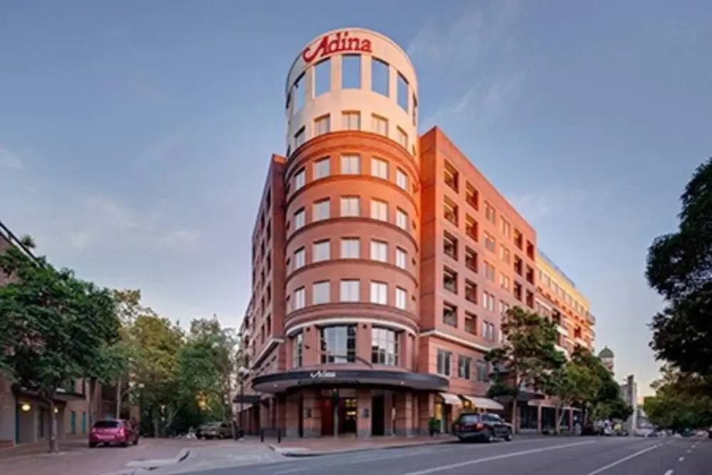 THE Roezetta1 Luxury Stylish Unit, Walk TO City