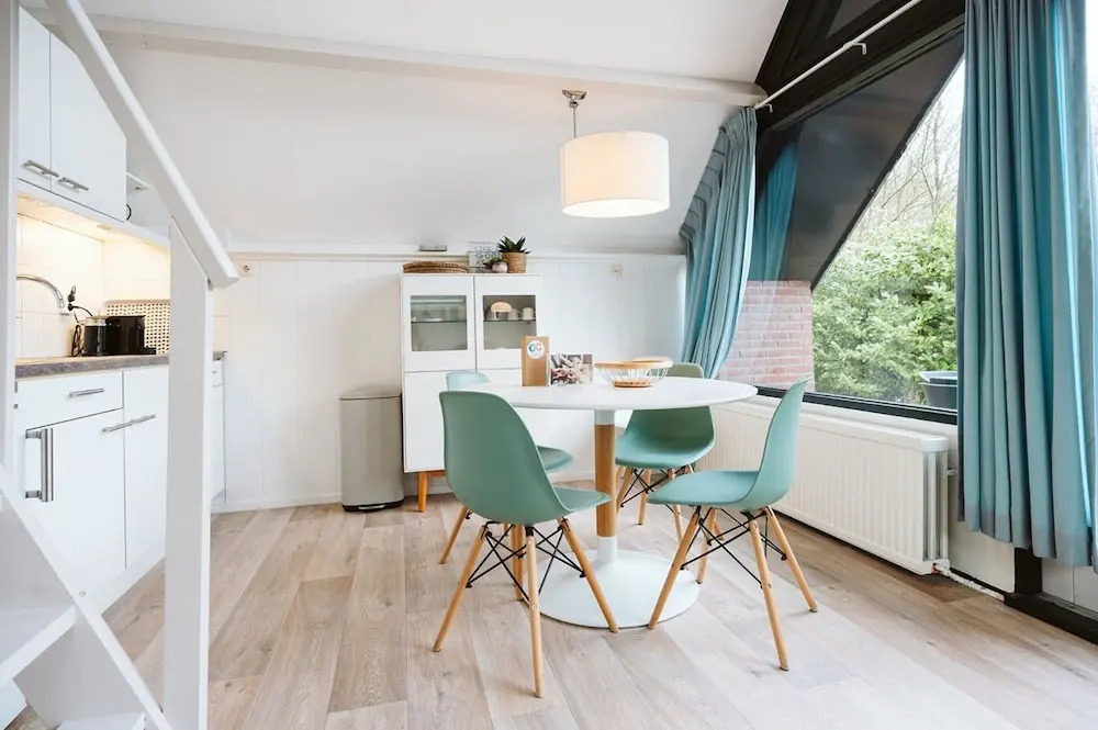 Comfortably Furnished Holiday Home by the sea